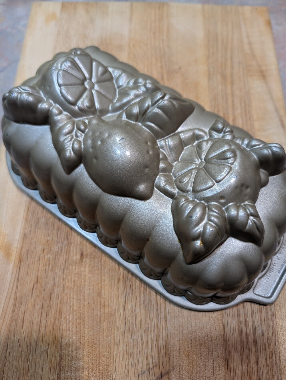 Nordic Ware Lemon Bread Pan Cast Aluminum Loaf Mold Fruit Design Made in USA